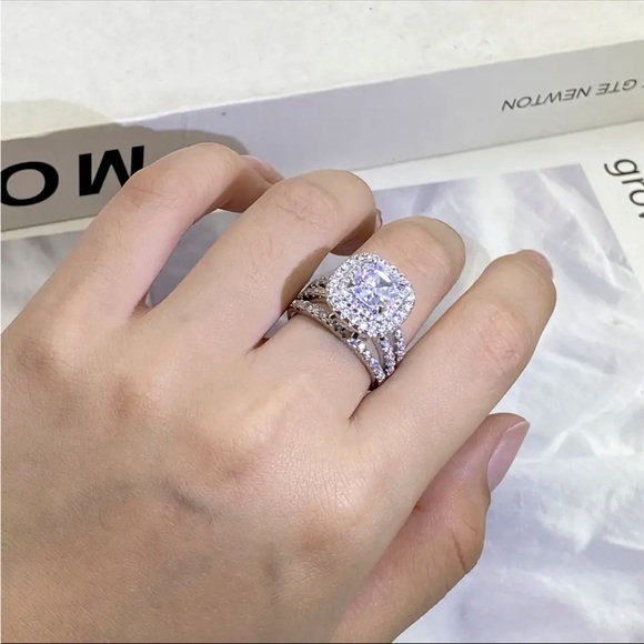 Trendy Women Ring with Brilliant Cubic Zirconia - Picture 5 of 5